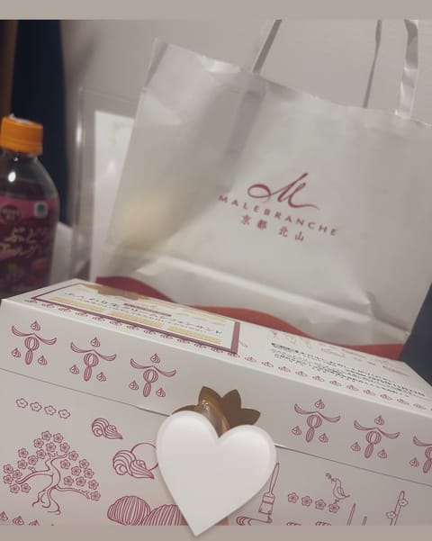 今日いただいた差し入れ🍰✨
とっても嬉しくて幸せな時間でした…♥️

皆さん今日も一日お疲れ様です😌
おやすみなさい~🌙