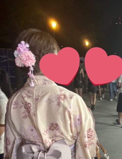 今日は七夕🎋

織姫と彦星みたいに
会える回数は限られてるけど、
何度でも会いたくなるような
存在の女の子になれるように