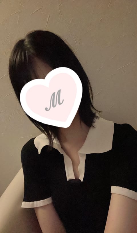 最近暑いですね〜🫠
外を歩いていると液状化しそうです...
もし液状化した私を見つけたら粘土みたいにこねこねして人間に戻