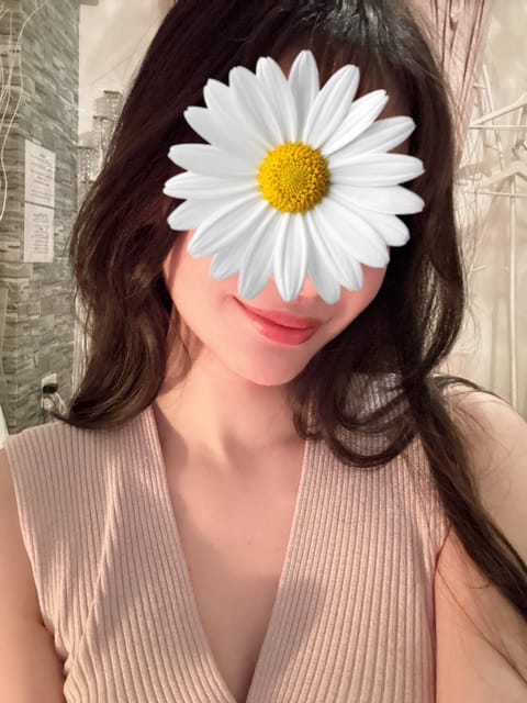 こんにちは☀︎

本日17:00まで出勤します！
ご予約お問い合わせお待ちしてます🌼