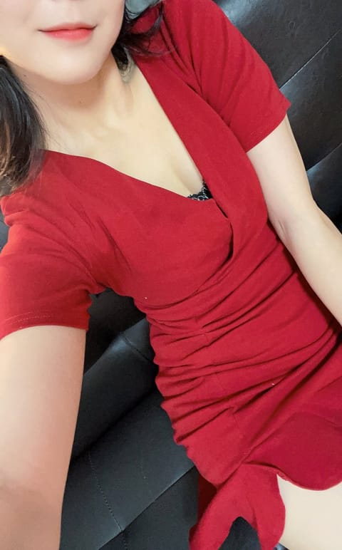 こんばんは✨佐伯です❤️

さっき雨が降っていてちょっとぬれちゃった🥲

本日17-22:30で出勤しております🥺

ご