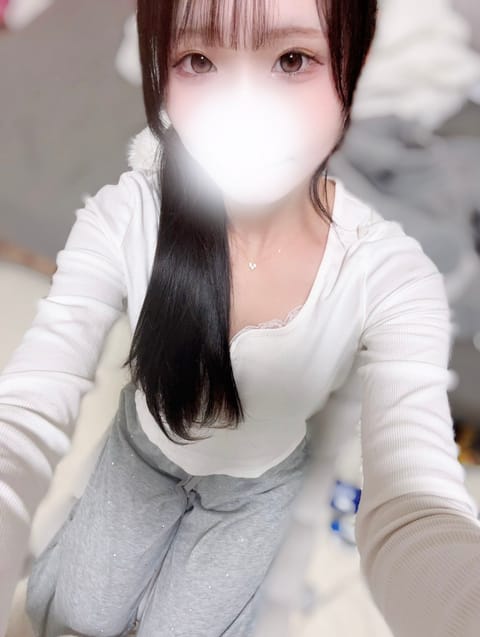 こんばんは❕天気いい今日!!

前髪切りすぎたーーー🥲
幼くなったたぶん！！笑

今日は21:00～いますᐡᴗ͈   ᴗ