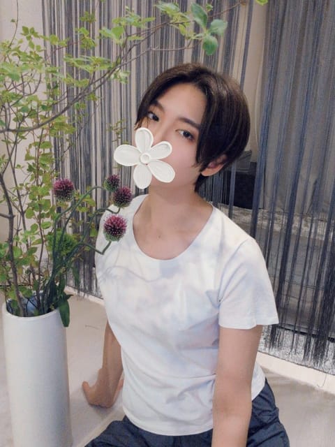 昨日はありがとうございました☺️

店長さんがお店に素敵なお花を用意してくださって、お部屋が一気に明るく華やかな雰囲気に