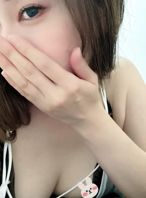 本日も出勤してます🐰🎀
是非癒されに来てください～👼🏻💓