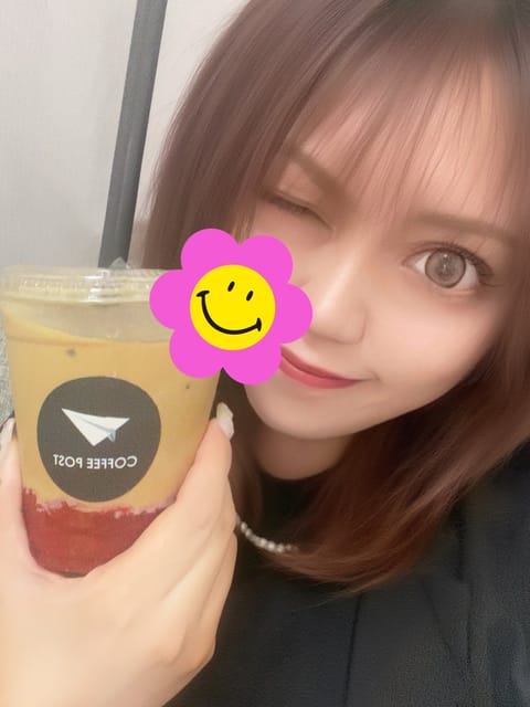 お昼はルーム近くの
珈琲屋さんでエスプレッソ
いちごミルクGETしたよん🍓🍼

ゆったりめだから
会いに来るチャーンス✨