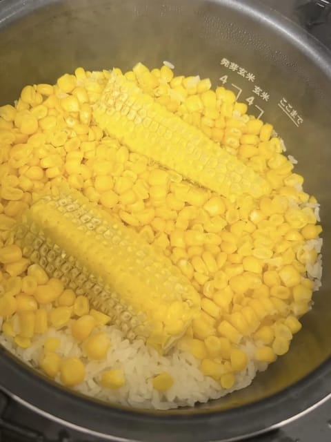 出勤しました✌️ 朝5時までいるので
飲み終わりの方も待ってるね(❁´ω`❁)

この間作ったトウモロコシ🌽の
炊き込み