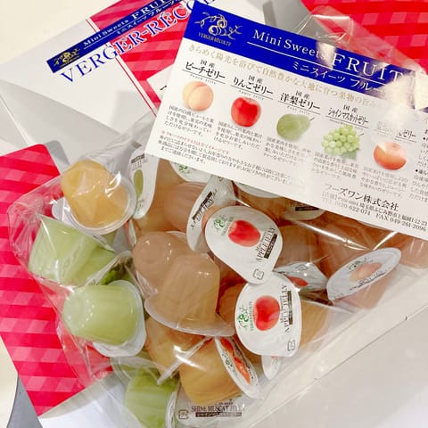 こちら…‼️
差し入れというかプレゼント🎁⁉️

ケーキもゼリーもどちらもプチサイズで
おやつにピッタリでした❣️

※
