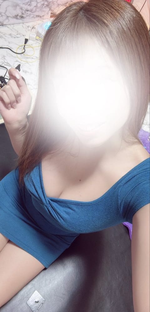 こんにちは🤗
出勤しました❣️
今日は珍しく夜の出勤です🌝

さっき虹が見れました🌈
しかも二重の‧˚₊*̥(* ⁰̷̴