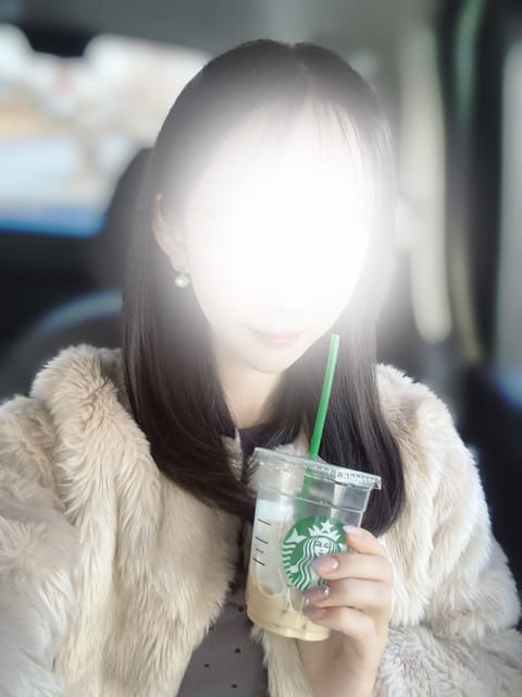 オフショット📷💓
お休みの日はスタバに行く事が多いつむぎです😌☕️
明日3/6出勤です♡
11:00のみ🈳✨
お誘いお待