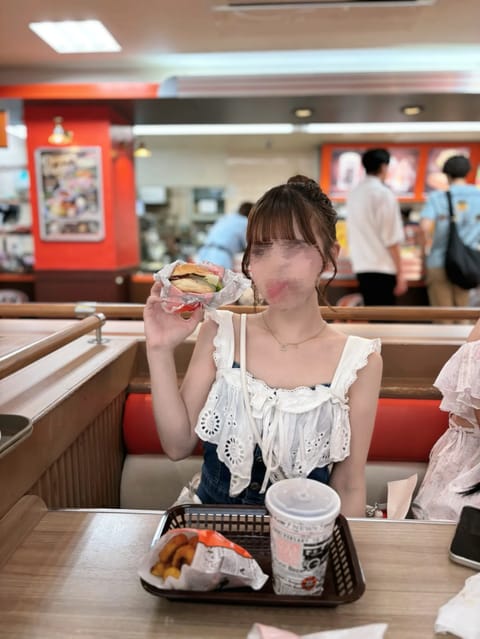 本日出勤してます（  •̀  ̫ -︎︎  ） ੭💕

暑すぎるから涼みに是非いらしてください♥