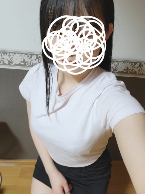 こんばんは！

今日の5時まで出勤してます😊

ご予約お待ちしております✨