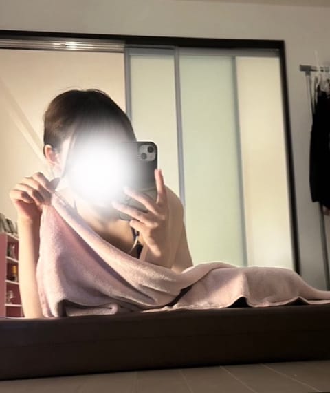 3rdのありすです🤍

前垢凍結されてしまいました🥲

また見つけてくれたらフォロワーさん戻ってきてほしいな👶🏻