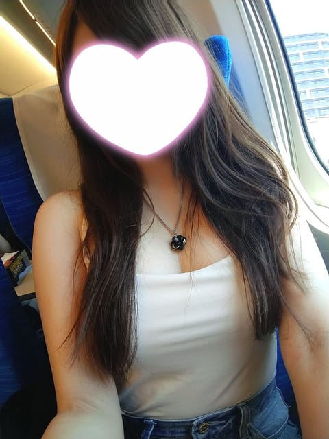 ちょっと帰省してきます！家出るときにTシャツに着替えるの忘れて、UNIQLOのブラトップ😆