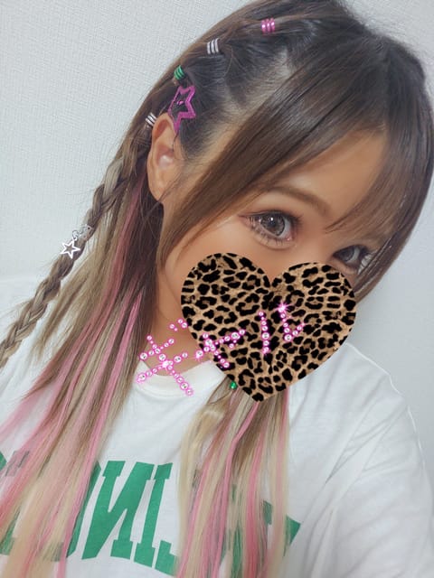 ひさ～しぶりの出勤はびっちり満枠ありがとうございました🥹🩷
久々すぎて緊張もしたから気分上げるために
ヘアアクセ散りばめ