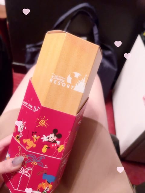 またまたお土産ありがとぅ🤣♡
今月２回目！うれしぃ〜♡

会う度に仲良しになれてるよね☺️♡
いつも私のこと思いやってく