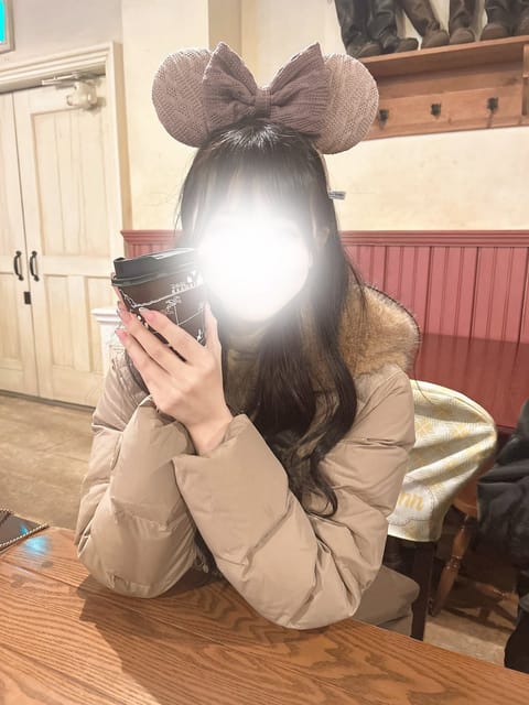 おはようございます🌞
すみかです😊

本日13時〜出勤します🎄

この間クリスマスディズニー行ってきたよ🤍
外寒かったけ