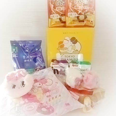 安らぎの貴公子様より

お店の皆様で🛍と
クッキーを頂きました🥹

ご馳走様です♡

照れ屋さんの貴公子様と
コンプレッ