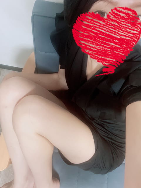 今週の出勤予定です✨
16日　10:30〜14:30
17日    10:30〜15:00
素敵な出会いがありますように
