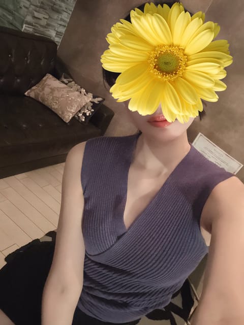 出勤しました！
12:45頃からご案内できます☺︎

今日も一日よろしくよろしくお願いします🌟