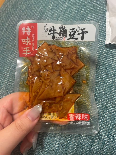 最近隣の中国マッサージのおばちゃんが
ご飯を沢山くれる！
本場中国料理沢山食べてるあいりなのです！