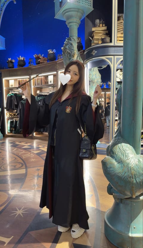 ローブで足長効果wwww🧙🏻‍♀️🤍
休日は家族との時間を大切にしてる
からハリポタに家族とお出かけ❣️❣️