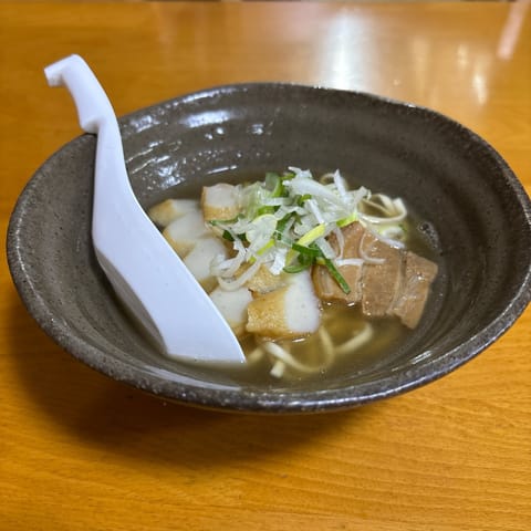 おいしい　沖縄そば
✨どらえもん✨

女性に優しい　半そば　🍜　😋
