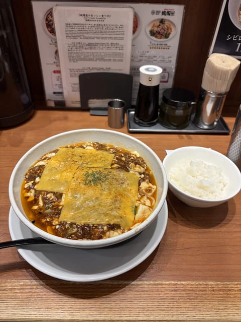 こんばんはー!🌙

今日は、1日お休みやったから昨日仲良くなったお客さんとお話してたラーメン屋さんへ🍜

表参道ヒルズに