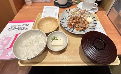 カフェ利用できる店舗もあるのびっくりだった‼️
定食たべて勉強させてもらった💪♥️