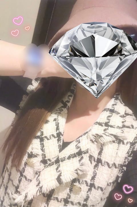 あいるです💎🩶

髪の毛ロングになりました〜💇‍♀️💞

期間限定ロングなので
ぜひ見にきてください🥹！