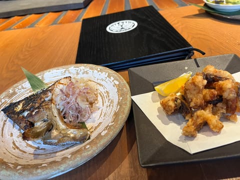 おはようございます☀️

昨日は広島では初めての劇場型居酒屋へ🍻

目の前で藁焼きの炎🔥を見ながらのお料理とお酒はどれも