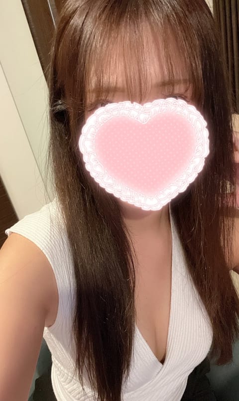 こんにちは、れいなです🪽

1週間ぶりの出勤です🌸
本日も26時までルームいます♡
事前のご予約もありがとうございます😍
