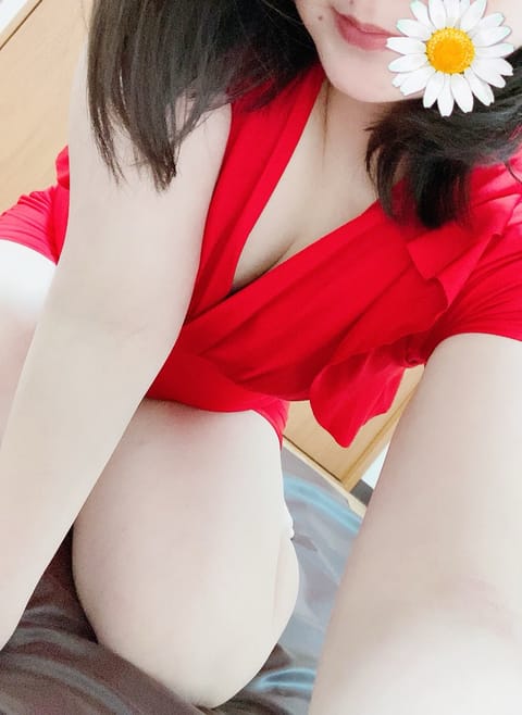 本日デビュー✨
ありがとうございました💕

今日は楽しみにしてたグラスが届いたので
菜の花とビールで🍻

次回の出勤は2