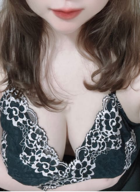 本日17時より出勤しました✨
お仕事帰りや一日の疲れを癒したい方、ぜひお立ち寄りください🌿
心を込めた施術でリラックスで