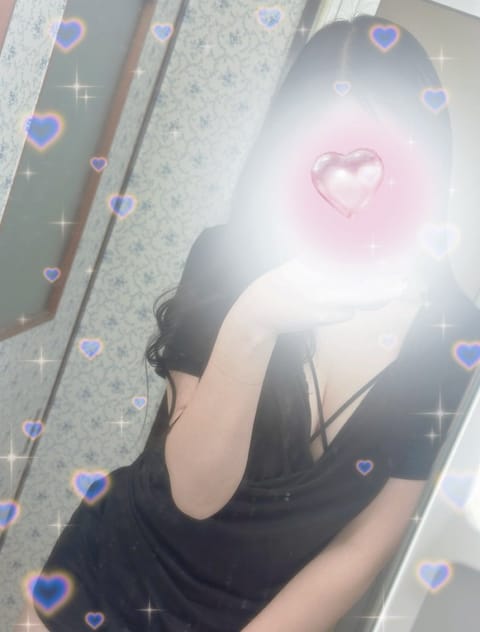 皆さんこんにちは🫧𓂃𓈒𓏸
れいなです🤍本日は17時～23時出勤です！やっと休日ですね‼️マッサージで癒されてみてはどうで