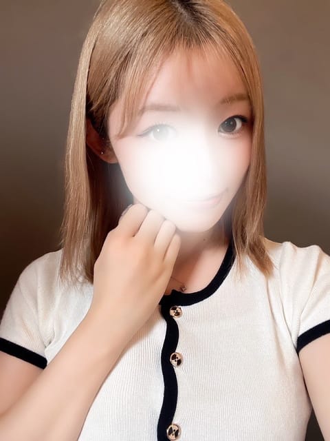 れなです♡
16日に初出勤が決まりました✨👒
 
不手際があるかもしれませんが、精一杯頑張るので会いに来てくれたら嬉しい