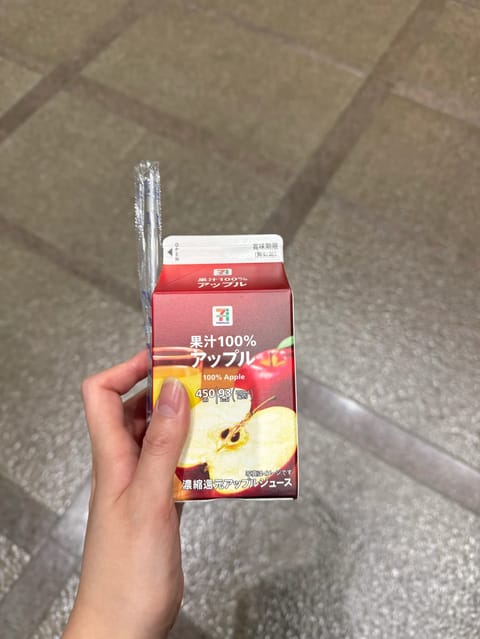 みんなおはよう🌞
今日はいい天気だね☀️
まゆは少し風邪🤧引いたみたい😥

大好きなリンゴジュース🍎のんで
今日も1日頑