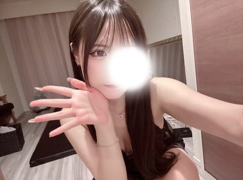 本日！出勤変更で【13:30~18:00】赤羽ルームいます🙋🤍絶対きてね👼🏻👼🏻