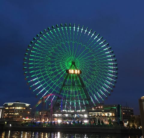 ここすごい綺麗なんだよ
どこだったかなってずっと探してる
子供の頃に行ったような…

そんなことより
出勤してくださいっ