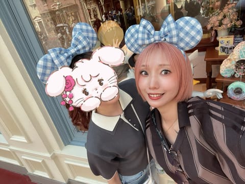 友達と🐭🏰ランドいってきたよーん！
いい天気で最高だったのに
美女と野獣🌹🦁乗れる！って前に
運転見合わせになってしょっ