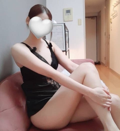 2月10日13:00～17:00
新横浜出勤します！
お昼の仕事の関係であまり出勤できないのでこの日に会いにきてくださる