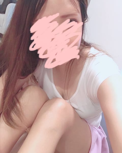 出勤しましたぁ-  ෆ(｡•⩊•ಣ
今日もちょっと暑いけどお部屋は涼しくしてますっ