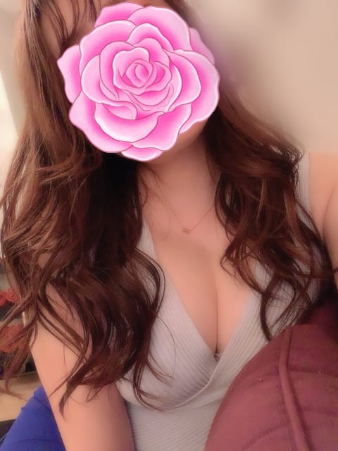 こんにちは♡
今日は久しぶりの出勤です(*˘︶˘*).｡.:*♡
16:00〜22:00まで
ご予約お待ちしております🫶
