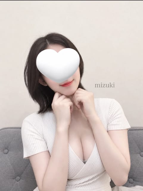 初出勤🎀神田Noviaの水島みずきです！

精いっぱいお客様を癒せるように頑張ります🕊️

【今日は日本橋ルームにて10