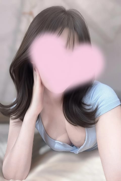 こんばんは🌙

最近ほんと雨すごくないですか？🥺☔️
急に降ってきたり、ずっとどんよりしてたり💭

せっかくの週末だし、