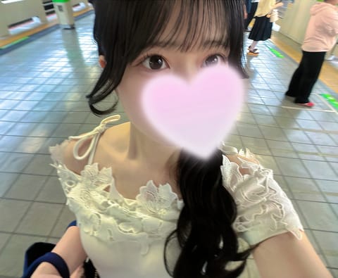こんにちは！本日初出勤になります✨️

⏰12:00～20:00 新宿三丁目

あいにくの雨だけど
精一杯癒しを届けるの
