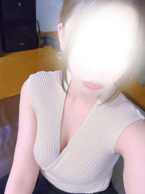 初めまして！新人のゆんです🙂‍↕️💫

本日24時まで出勤してます＞  ＜♪

い~っぱい癒せるようにがんばります💖

