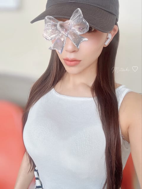 おっはようございます🔆

夏はキャップや帽子、日傘は必須なのですが、ワタクシ意外と健康的な肌色です👙

出勤日追記してま