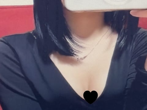 こんにちは✨
本日も出勤してます😊