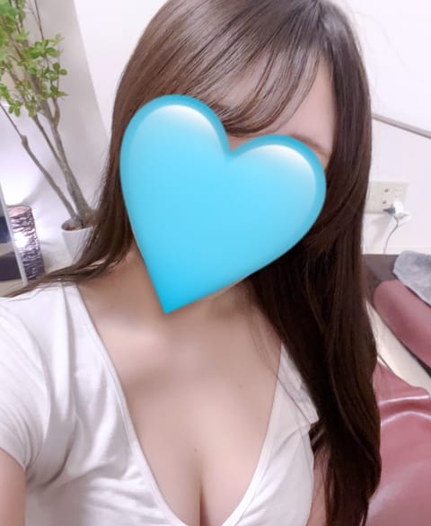 こんばんは🌟 12月になっちゃいましたね…😭1年あっという間すぎる…！
今週は土曜日14-21で出勤予定です🤍
12月の