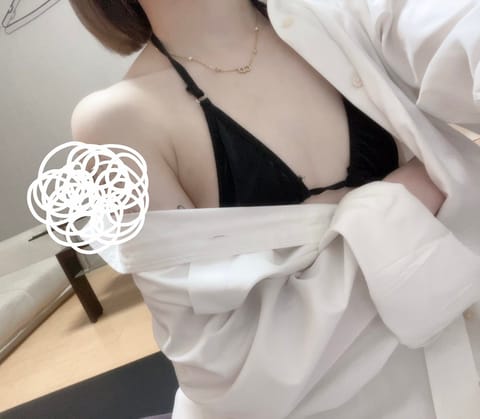 出勤します！

今週は
今日17日(17:00-ラスト)
18日(17:00-ラスト)です.ᐟ.ᐟ

あけおめできてない